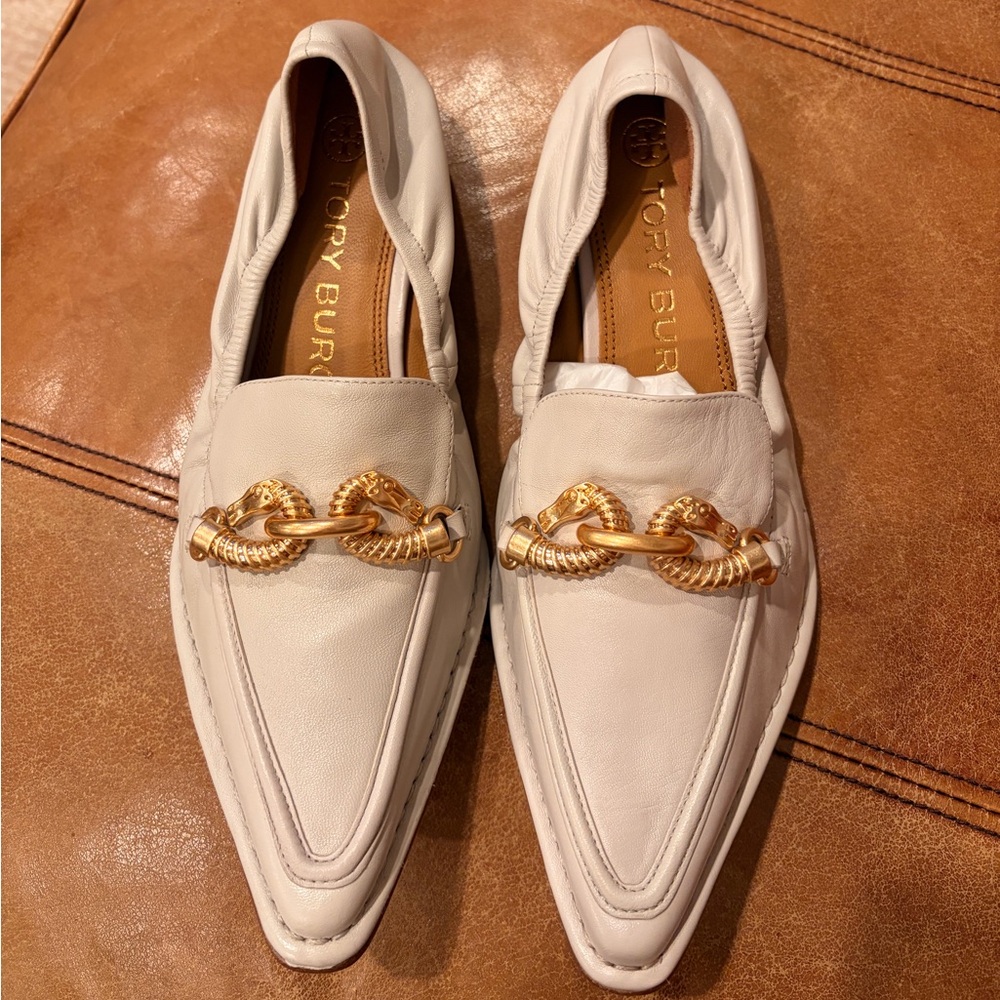 Tory Burch woman’s Cream Loafers with Gold Chain Brand New in Box